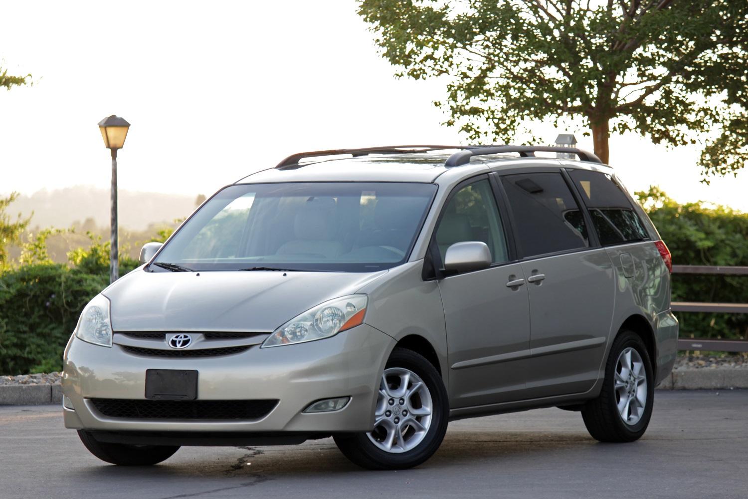 Prestige Motors 2006 Toyota Sienna XLE for Sale in Sacramento