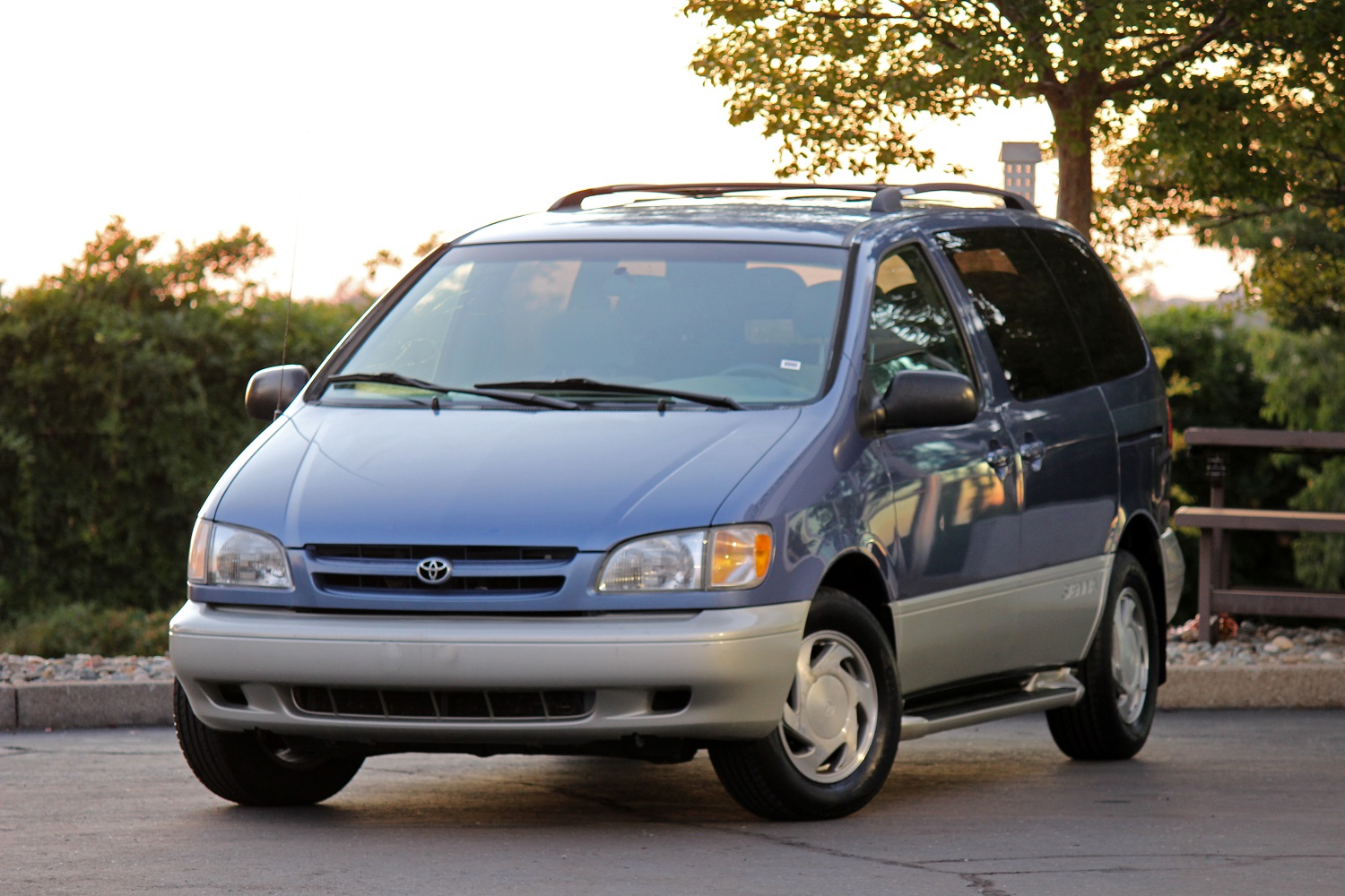 Prestige Motors 1998 Toyota Sienna XLE for Sale in Sacramento