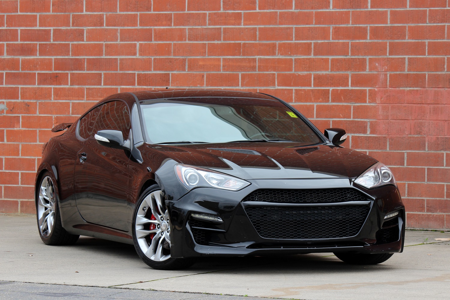 2015 Hyundai Genesis Ultimate photo 2