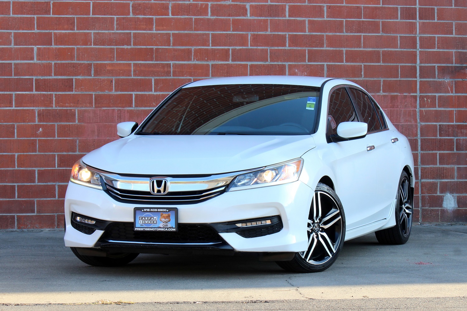 2016 Honda Accord Sport photo 2