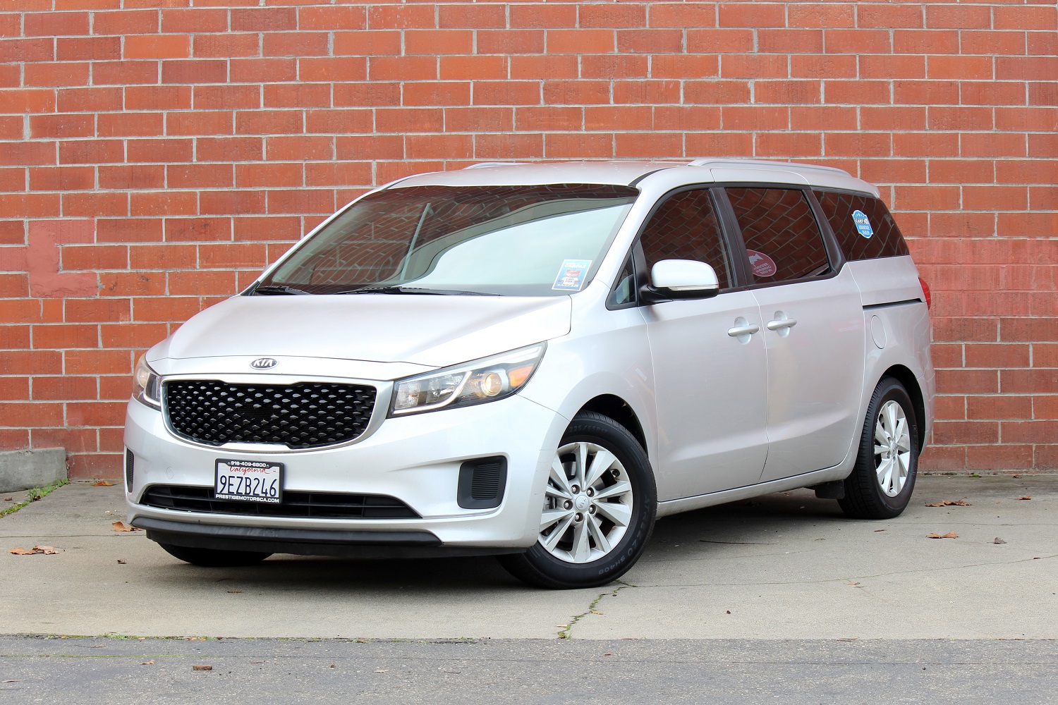2016 Kia Sedona LX's photo